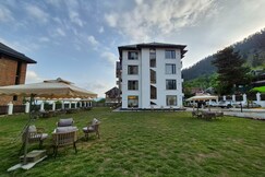 Address of Hotel Luxury Retreat