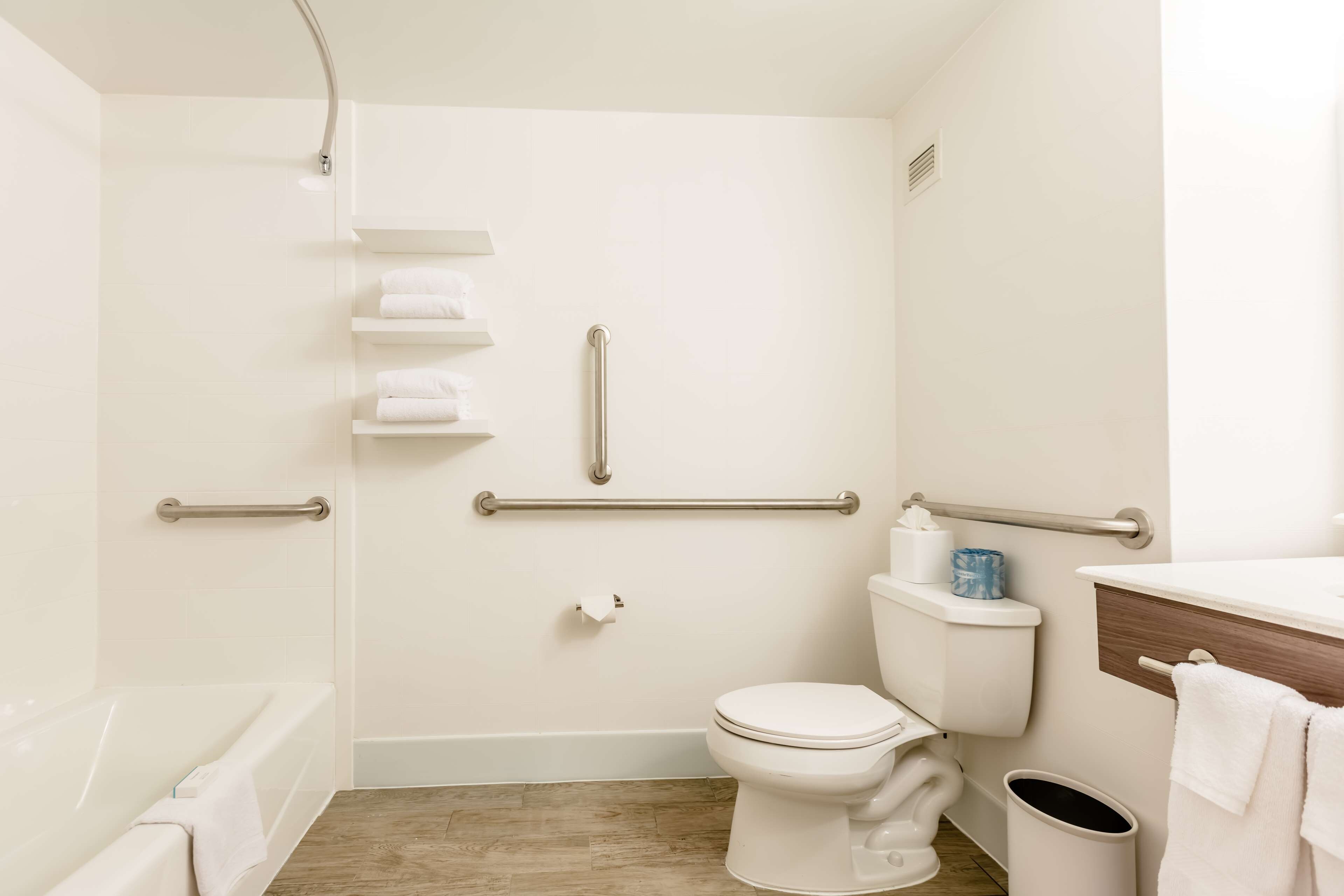Hampton Inn St. Charles St. Peters - Tap to explore photos