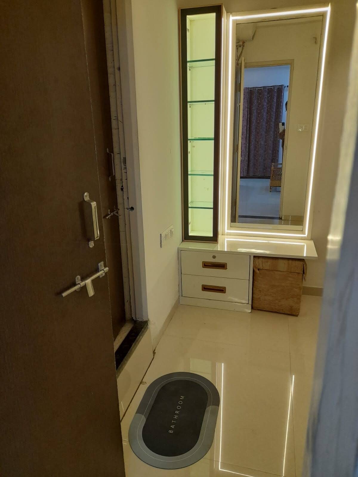 Classic Room on Wardha Rd for Relaxing Stay - Tap to explore photos