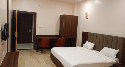 GP HOTEL AND BANQUET Room Type - Deluxe Room with Garden View GP HOTEL AND BANQUET Room Type - Deluxe Room with Garden View