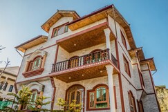Simba Homestay-A 2BR Shared Home In Kashmir by Homeyhuts