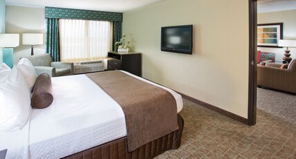 Crowne Plaza ANCHORAGE-MIDTOWN Room Type - 1 King Junior Suite