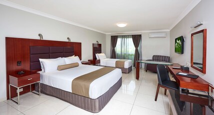Best Western Casula Motor Inn Room Type - 1 QUEEN 1 SINGLE,NSMK,EXCRM,FULLKT,DINARE,SNDPRF