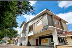 SRJ Thaneesh Service Apartments