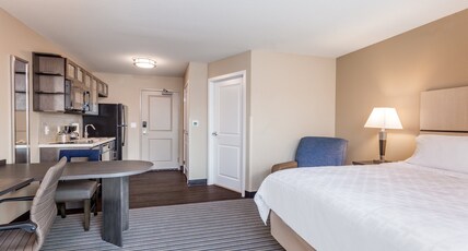 Candlewood Suites Eau Claire I-94, an IHG hotel Room Type - 1 King Studio Suite Mobility Accessible Roll In Shower