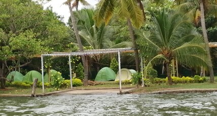 Munroe Eco Camp Room Type - Lake View Room