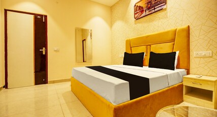 Hotel O A Galaxy Room Type - Classic