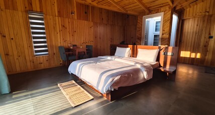 Himkosi Farm by the River Room Type - Wooden Villa with balcony