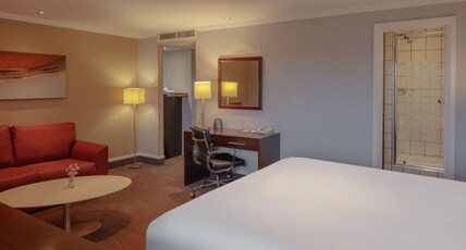 Doubletree by Hilton Bristol Room Type - KING DELUXE ROOM