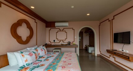 ROYAL PINEAPPLE HOTEL | A Welcome to Wealth and Good Fortune Room Type - Deluxe Town View | Free Bus & Free 24hr Co-Working Space