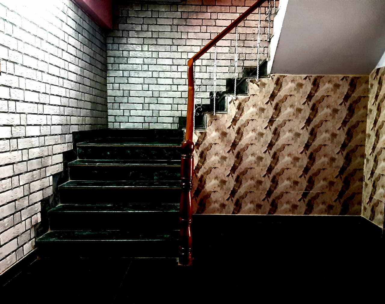 Summer Hill Hotel - Tap to explore photos