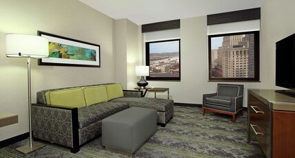 Embassy Suites Pittsburgh-Downtown Room Type - 1 KING 2 RM LARGER SUITE