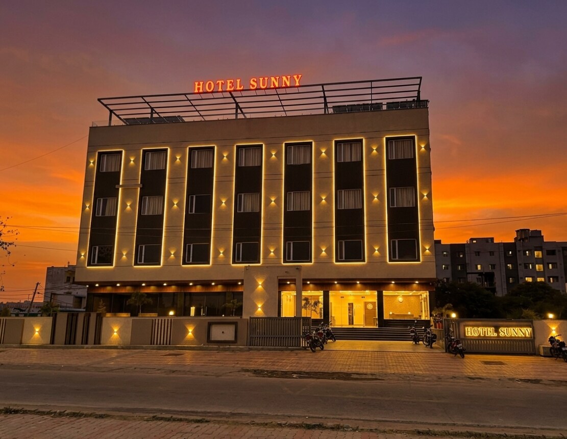 HOTEL SUNNY AND RESTAURANT - Tap to explore photos