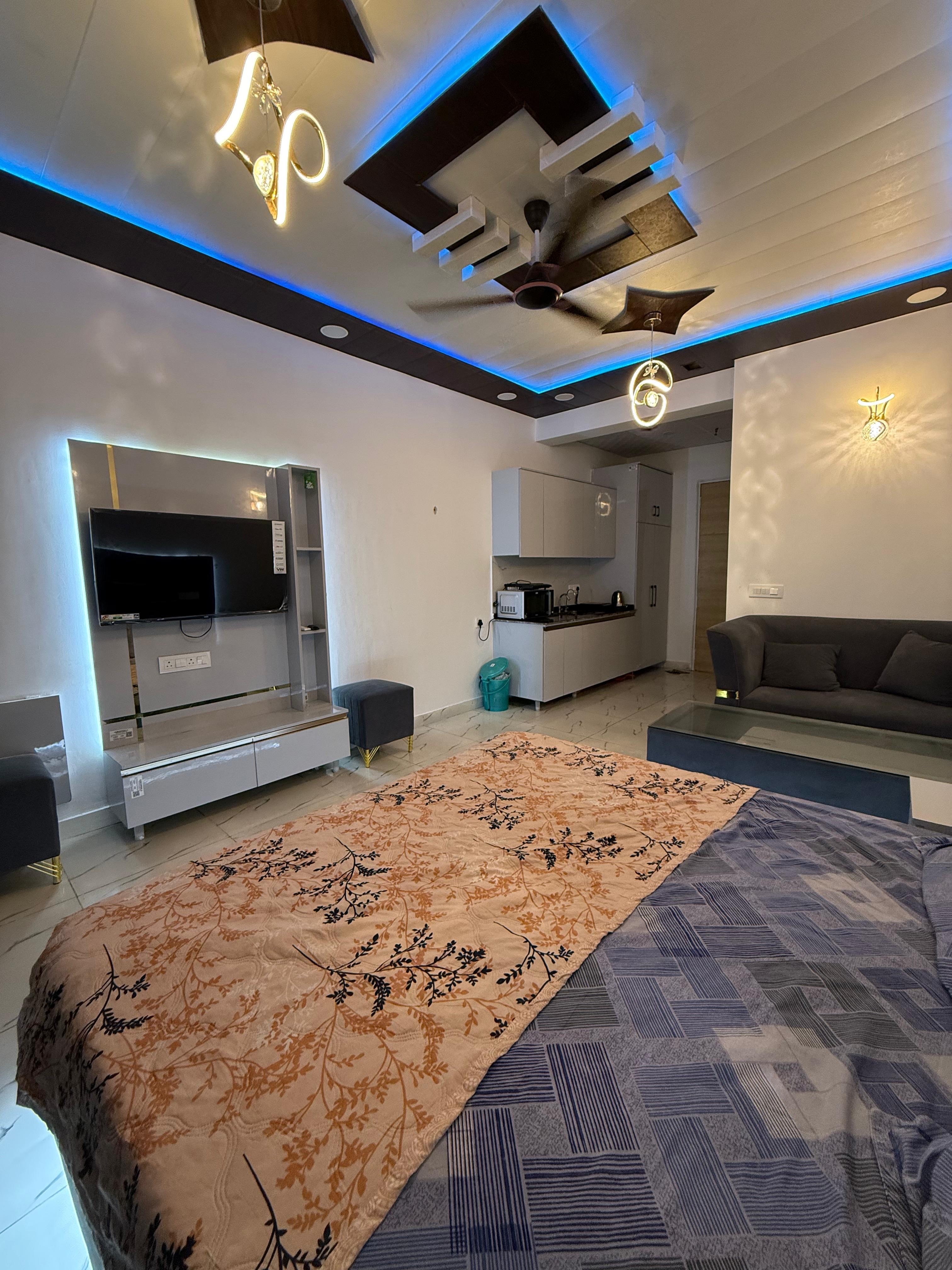 Aura studio - Tap to explore photos