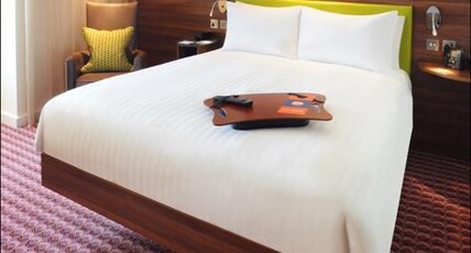 Hampton by Hilton Birmingham Broad Street Room Type - QUEEN PREMIUM ROOM NS