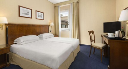 Ramada by Wyndham Naples Room Type - Junior Suite Non Smoking