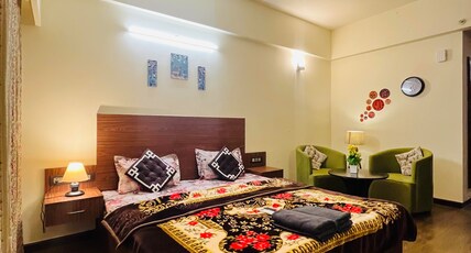 Doon Deluxe View Room Type - Bedroom