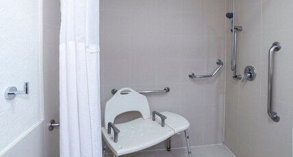 Holiday Inn CUERNAVACA Room Type - 1 King Standard Accessible