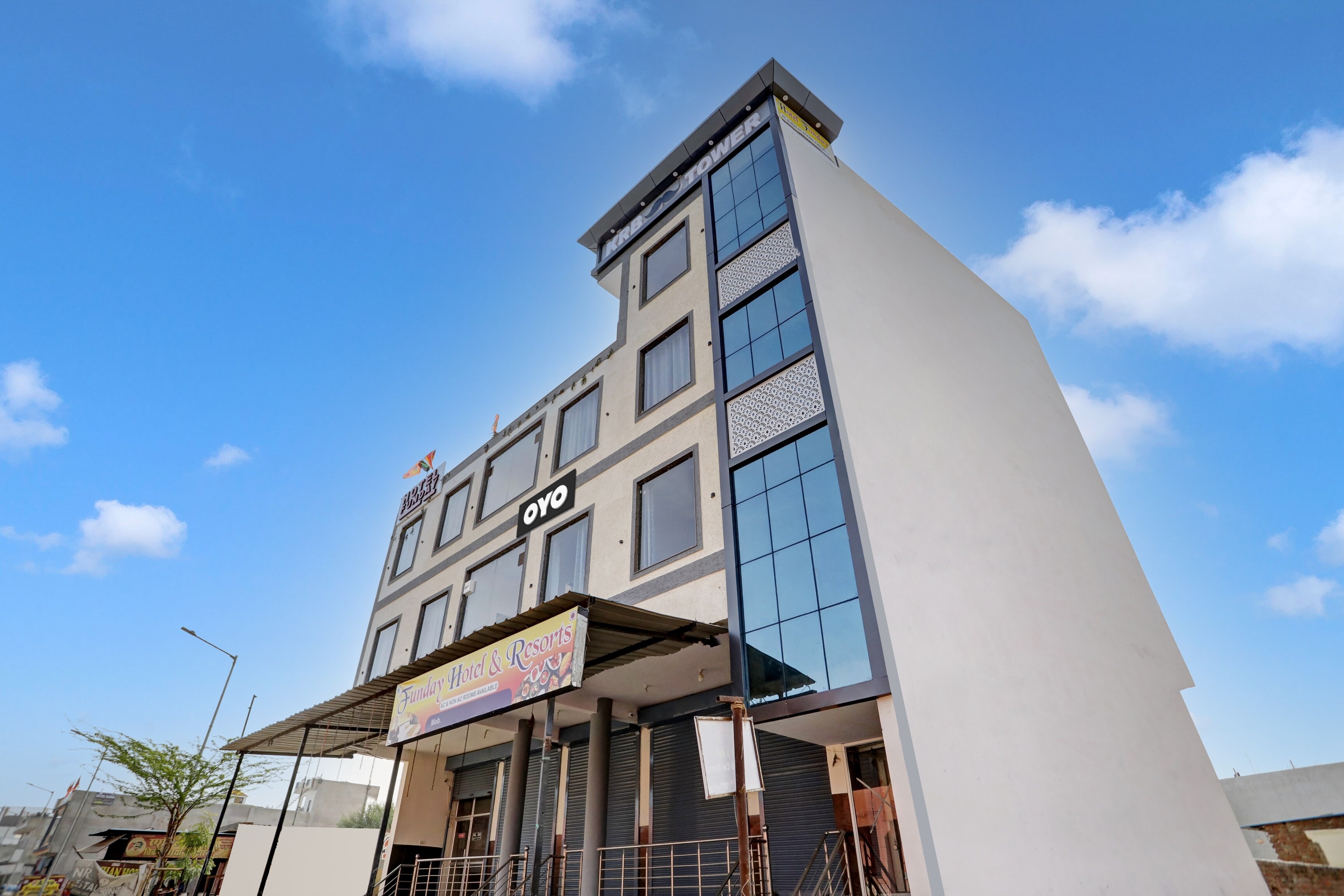 OYO Hotel Funday - Tap to explore photos