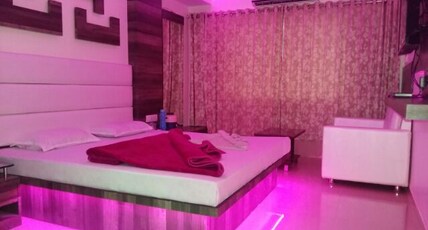 Hotel Aaram Room Type - Super Deluxe AC