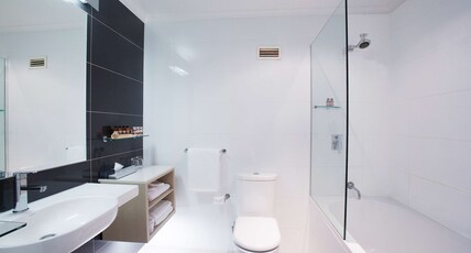 Best Western Plus Apollo International Hotel Room Type - 1 Queen 2 Single Beds, Non-Smoking, Family Room, Wi-Fi, In House Movies, Bush View Best Western Plus Apollo International Hotel Room Type - 1 Queen 2 Single Beds, Non-Smoking, Family Room, Wi-Fi, In House Movies, Bush View