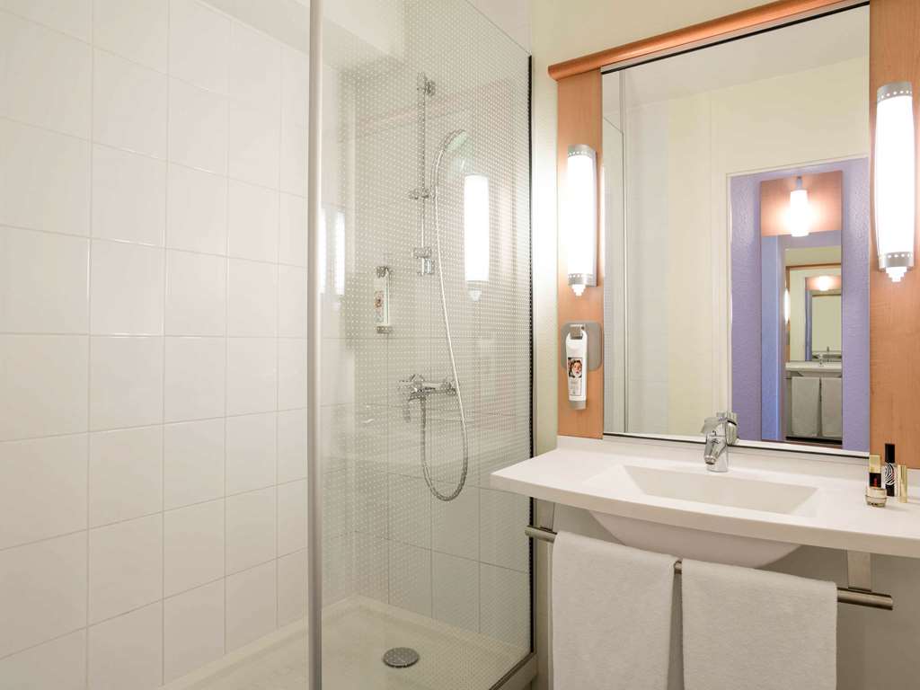 ibis Paris Rueil Malmaison - Tap to explore photos