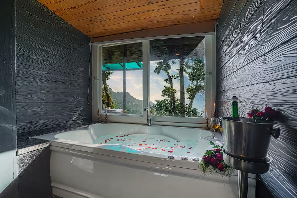 The Pelican - Cottage with private indoor Jacuzzi - Tap to explore photos