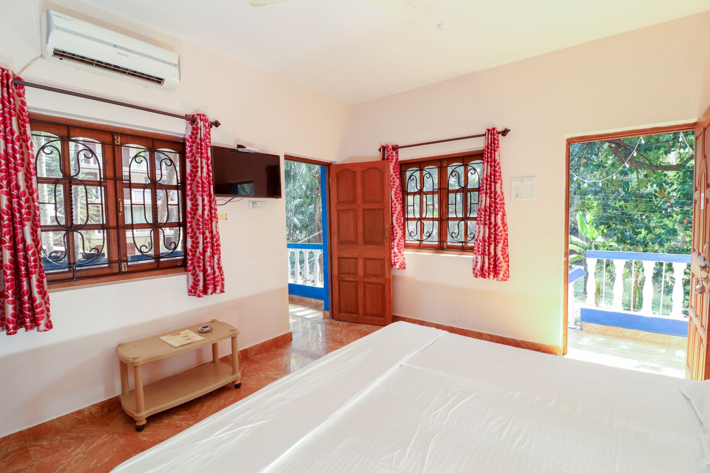 Pitruchaya Guest House - Tap to explore photos