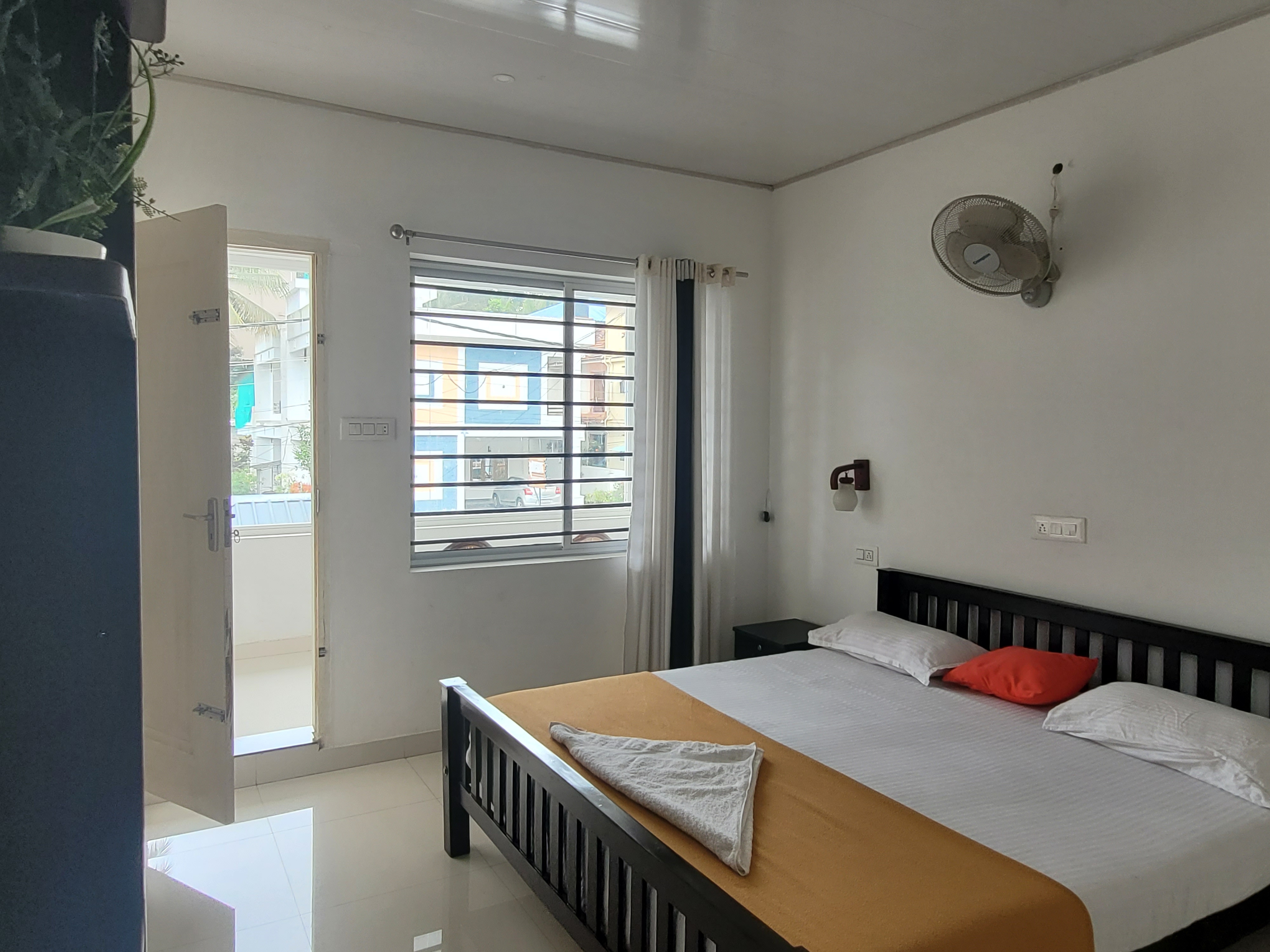 Eiras Inn - Tap to explore photos