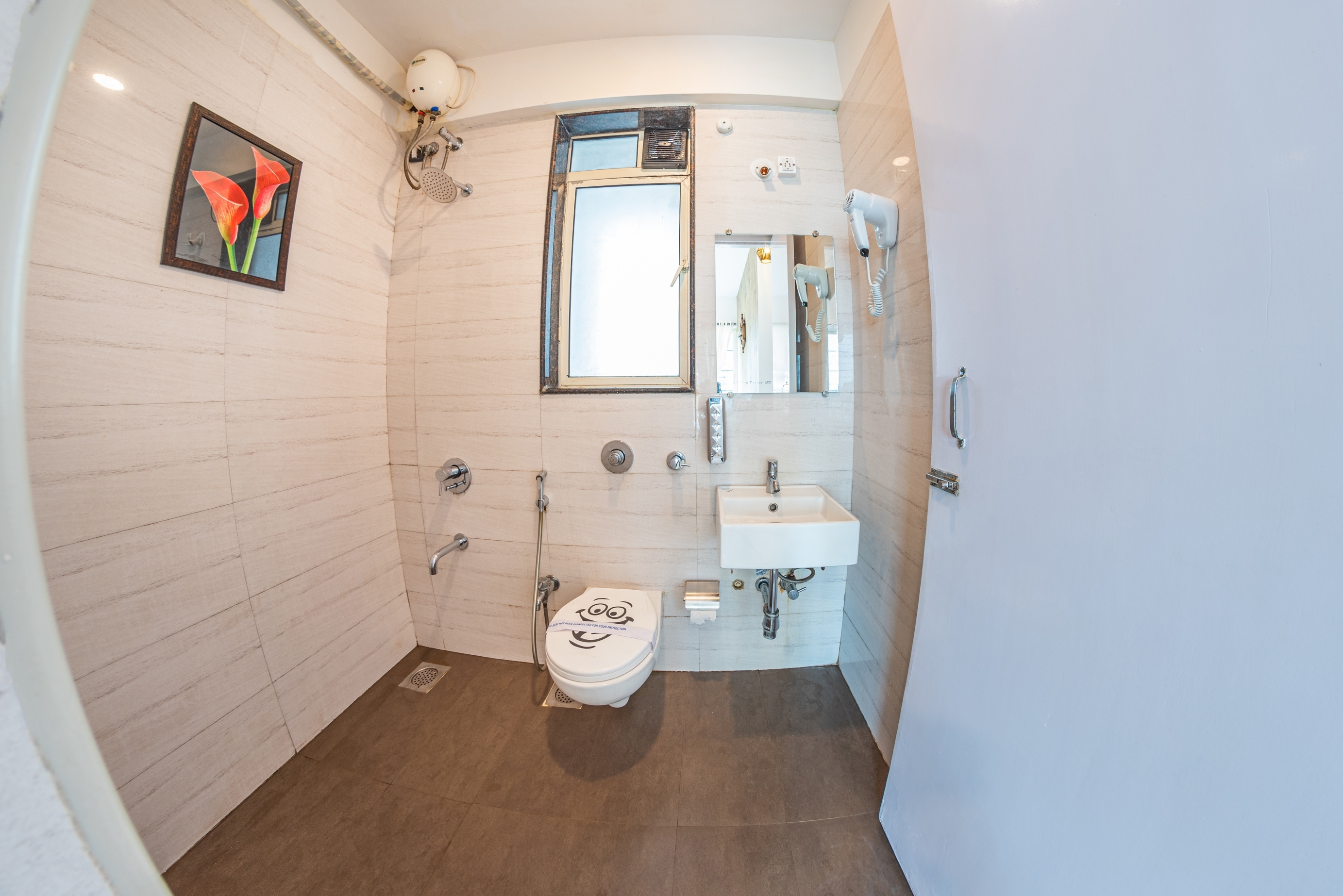 Gagal Home BKC Suite | Rooms & Caretaker - Tap to explore photos