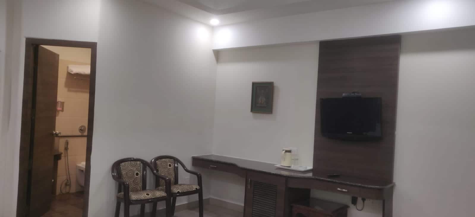 Hotel Bandhan - Tap to explore photos
