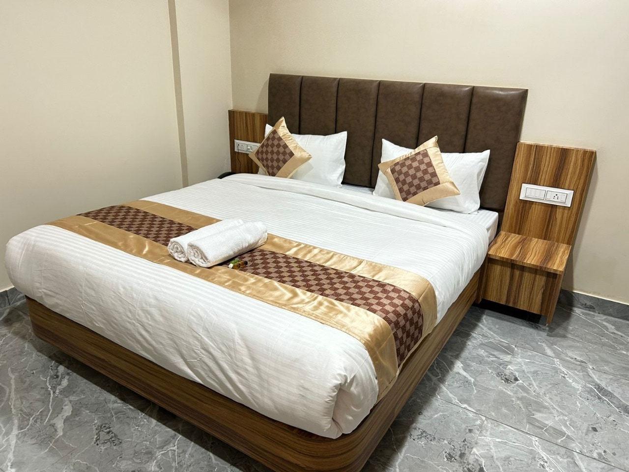 HOTEL SHREE HARI - Tap to explore photos