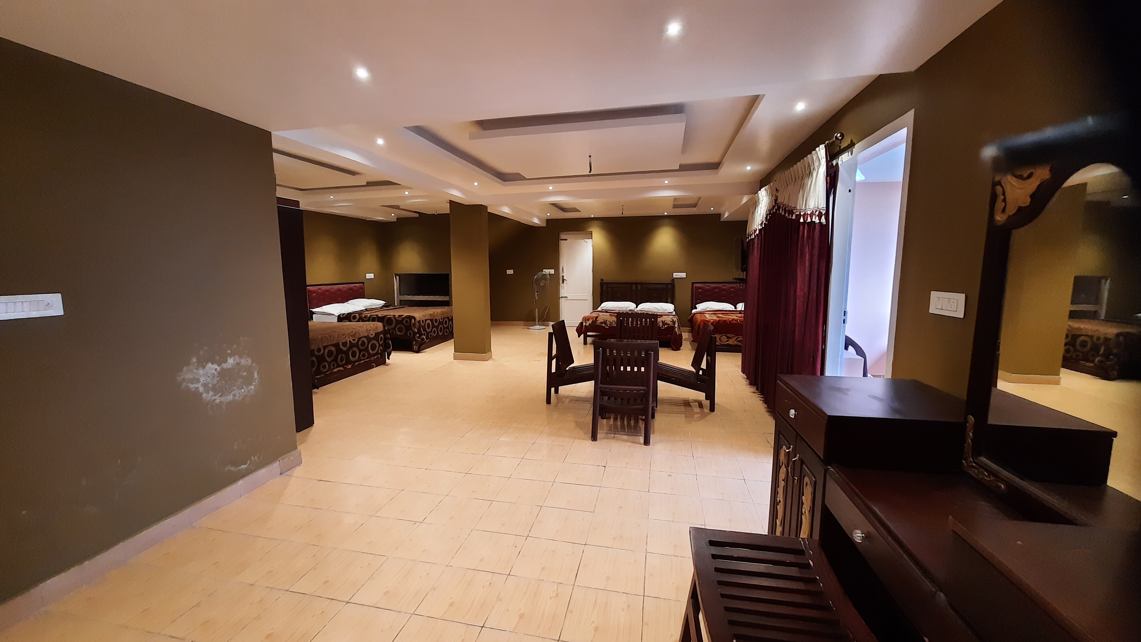 Sun Mount View - Tap to explore photos