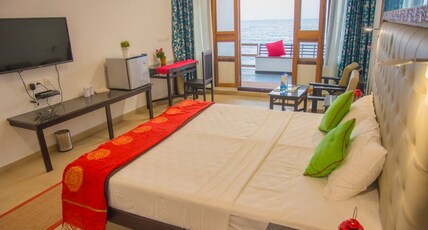 36 Palms Residency- Cherai Sea View Villa Room Type - Deluxe King Sea View Balcony AC rooms