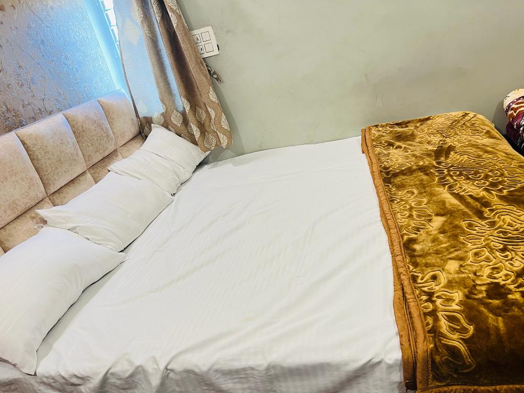 Desi thath hotel - Tap to explore photos