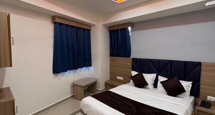 HOTEL R.K. VILLA Room Type - Deluxe Room