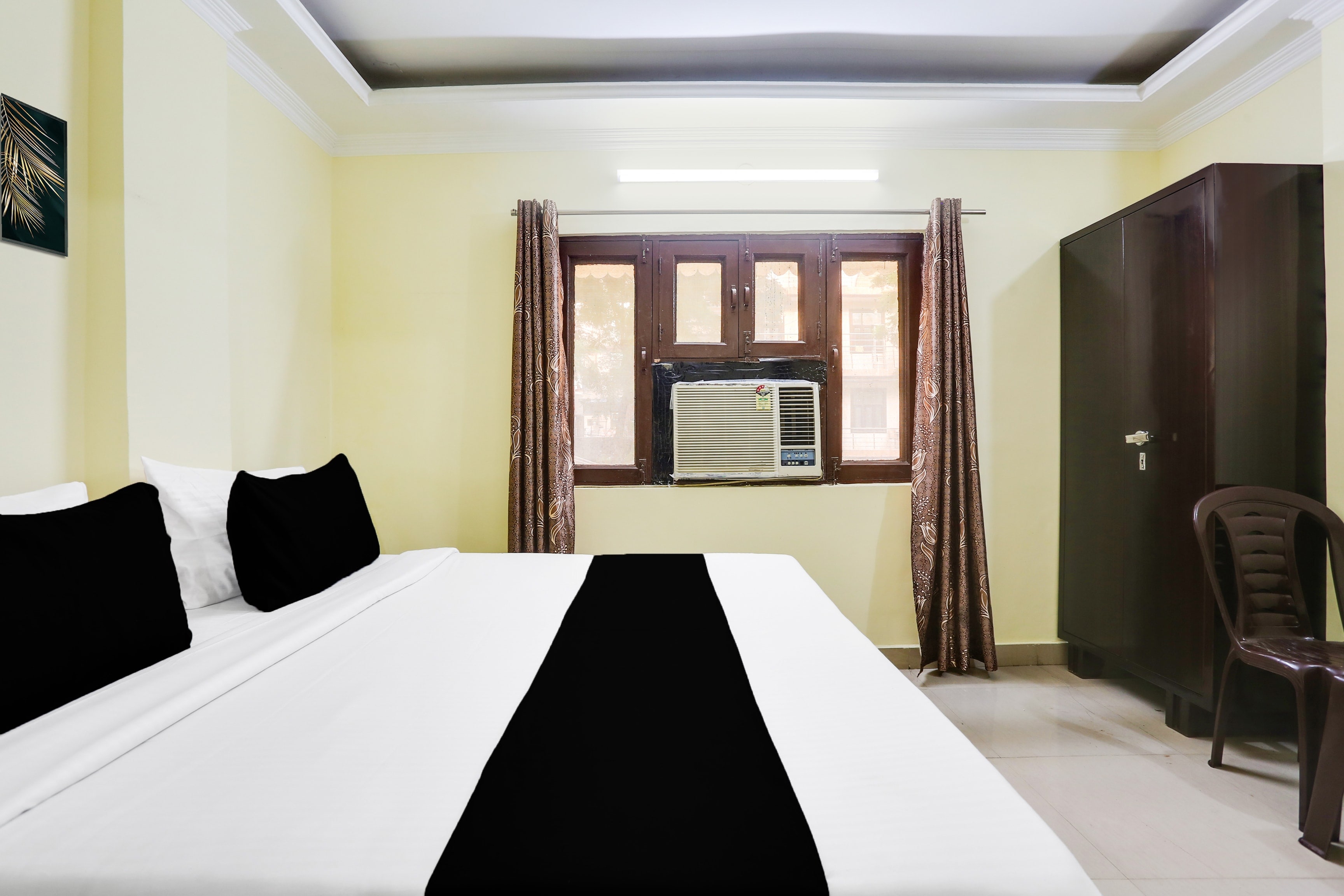 Hotel O Dwarka Metro - Tap to explore photos