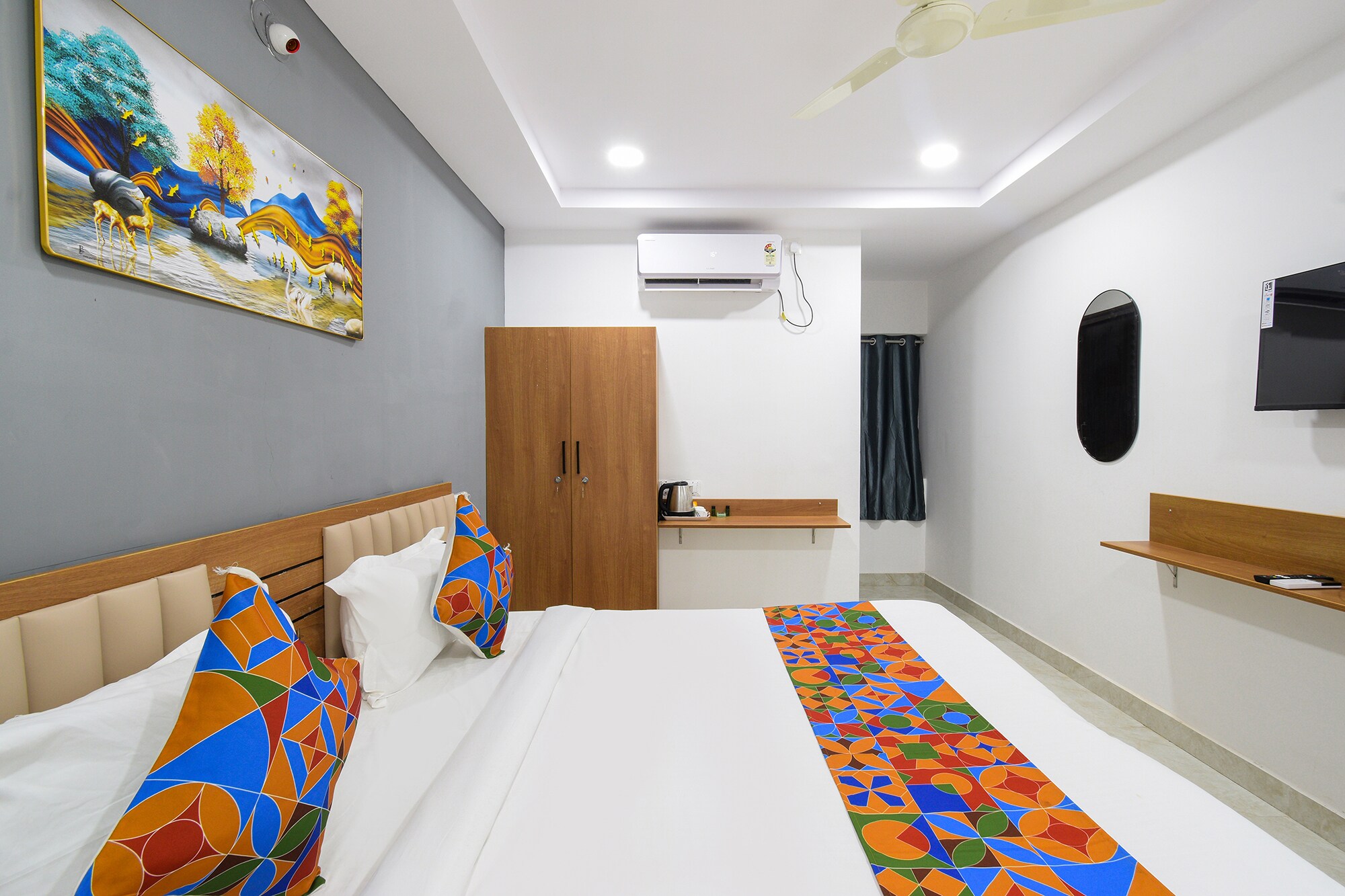 FabHotel Midori Inn - Tap to explore photos