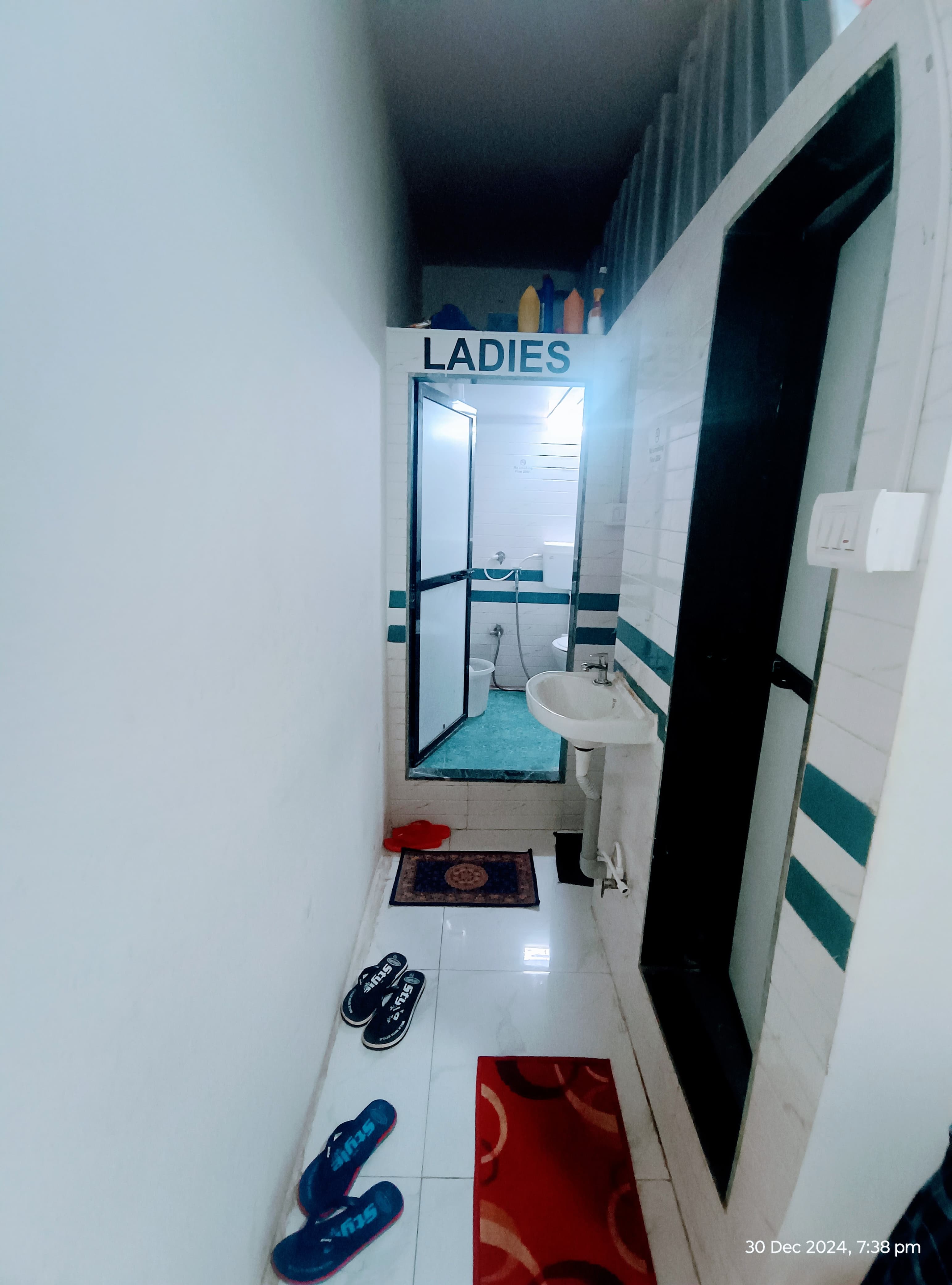 Stay Retreats At Nandham Dorm In Andheri - Tap to explore photos