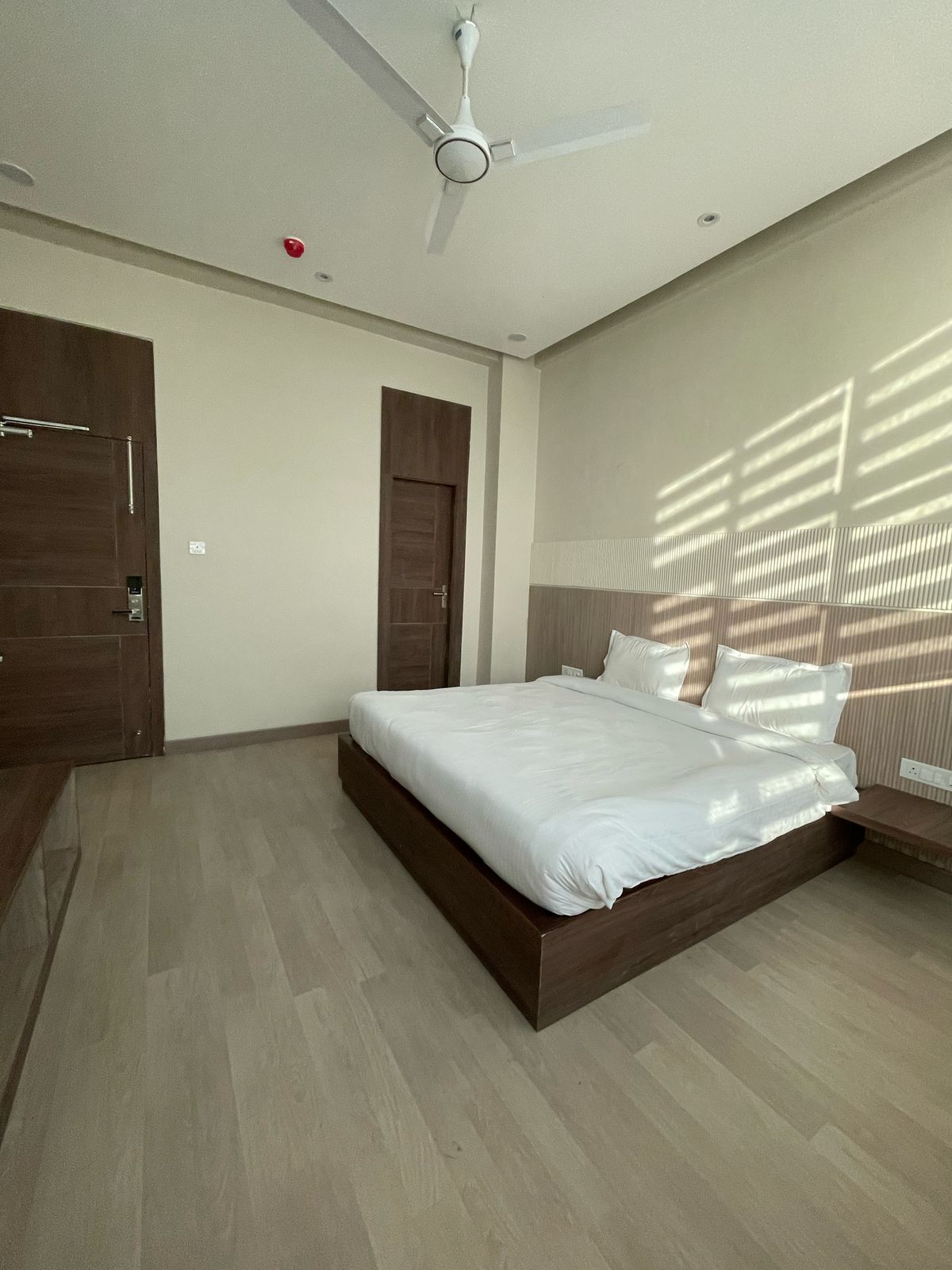 Aman Paradise Hotel & Banquet - Tap to explore photos
