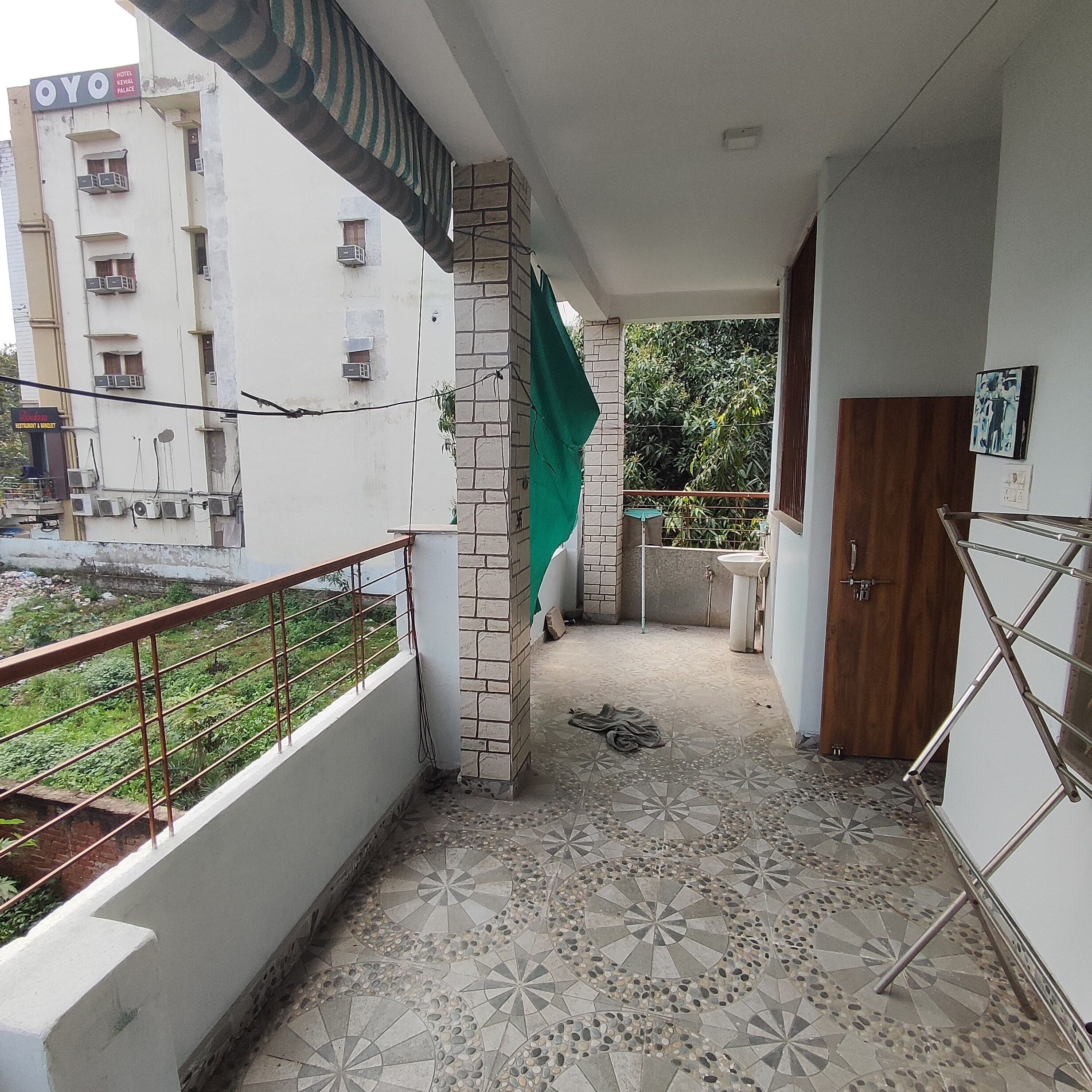 Raj Paying Guest House - Tap to explore photos