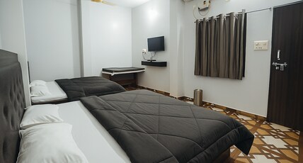 Hotel Shyam Palace Room Type - Deluxe 4 bed AC Room