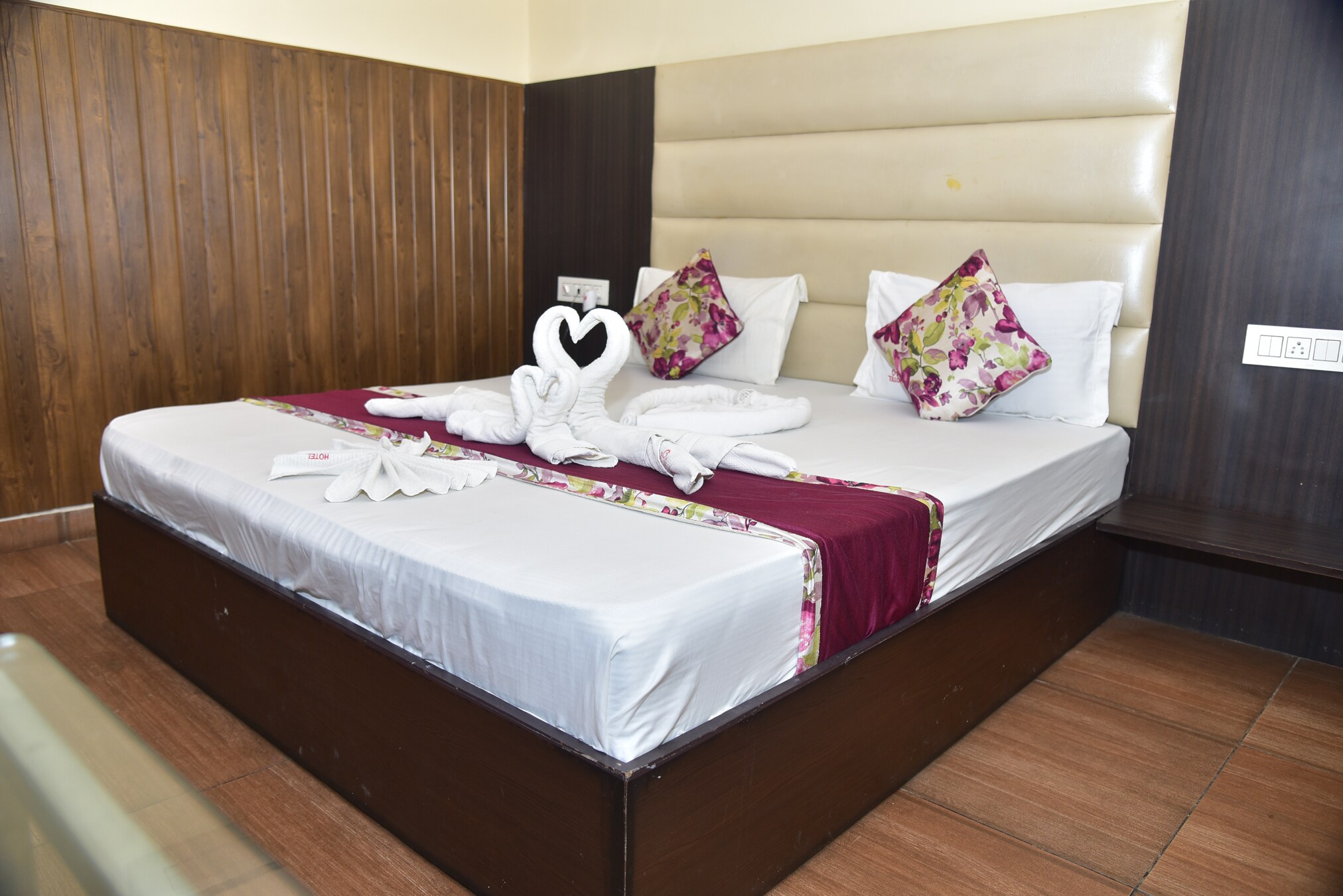 Hotel 4G - Tap to explore photos