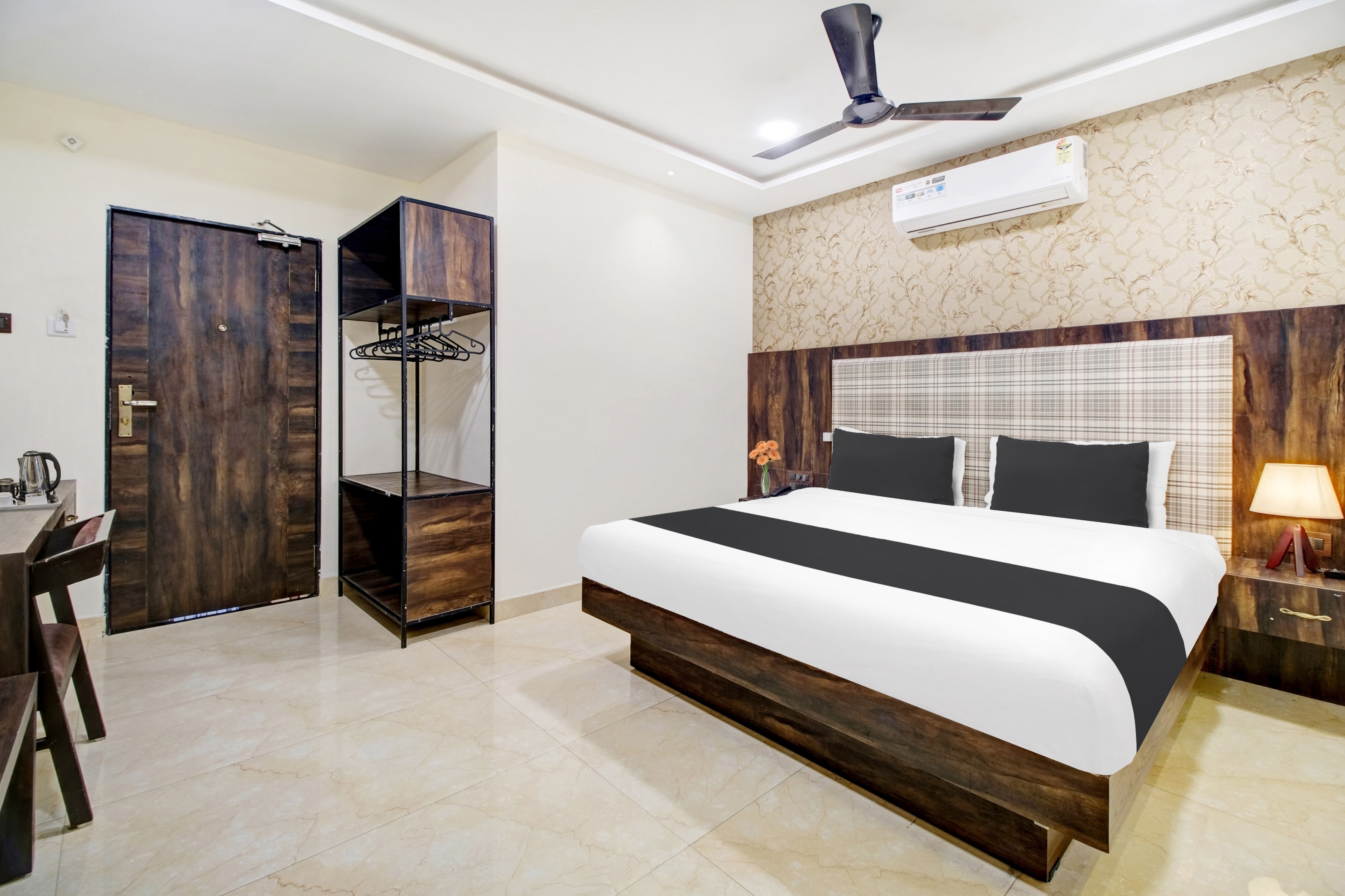 Hotel O Vijayawada Near Railway Station - Tap to explore photos