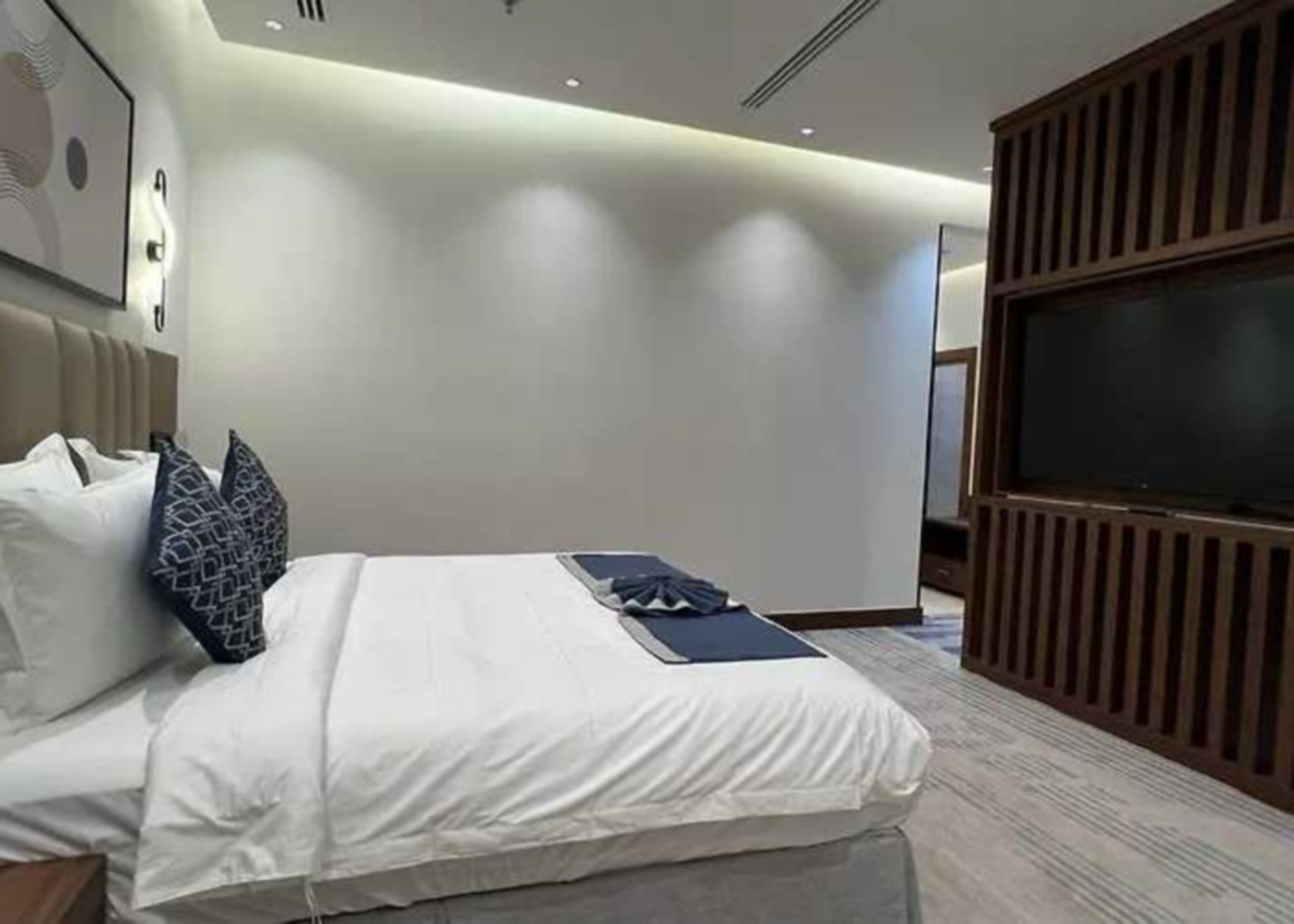 Sunday Luxury Central formerly Anan hotel - Tap to explore photos