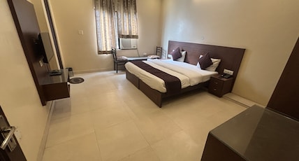 Hotel Raghav Palace - 1.5km Jaipur junction & 0.50km Sindhi camp Room Type - Super Deluxe Room
