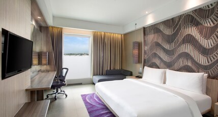 Holiday Inn BANDUNG PASTEUR Room Type - 1 King Premium