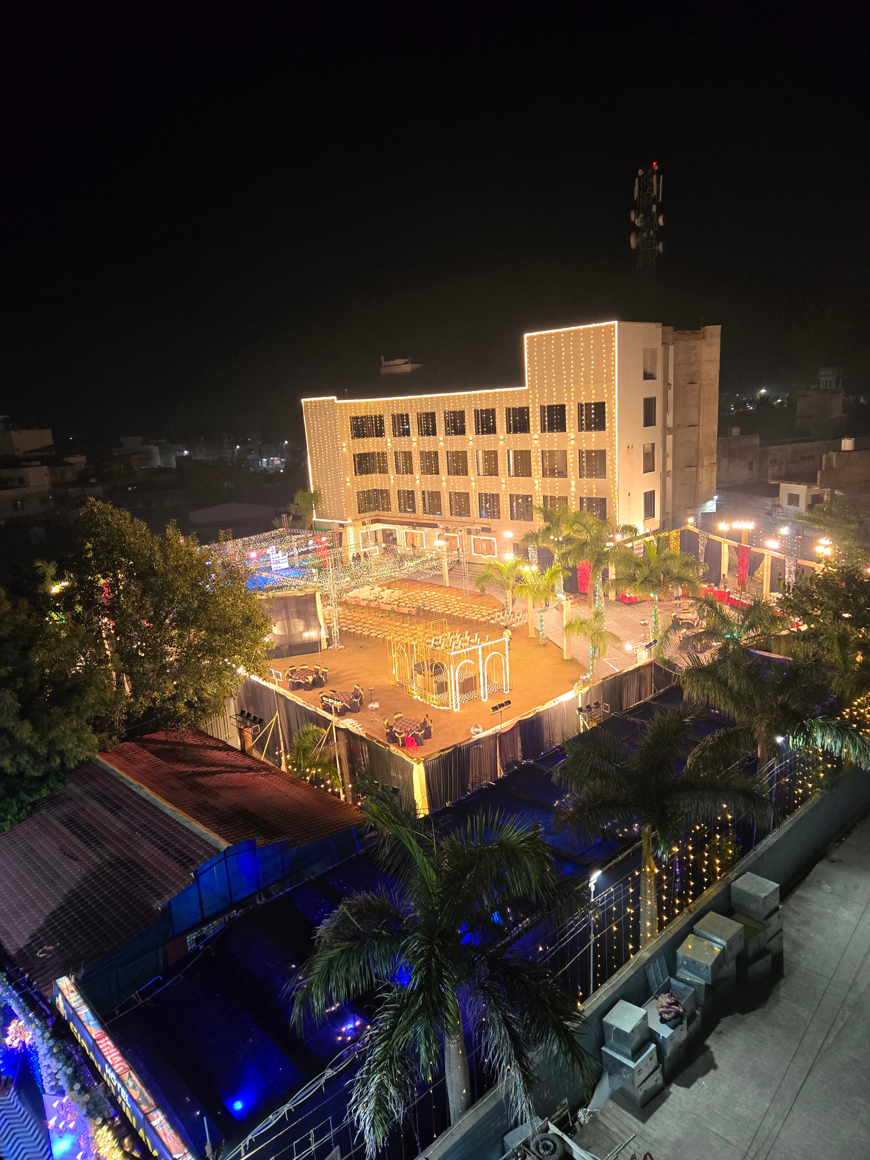 Hotel Shri Siddhi Vinayak - Tap to explore photos