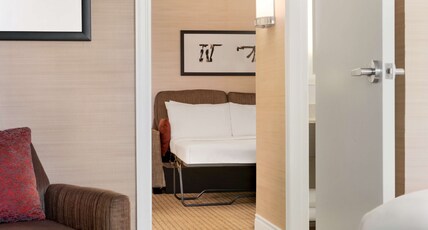 Hilton Vancouver Airport Room Type - 1QUEEN MOB HEAR ACC RI SHW