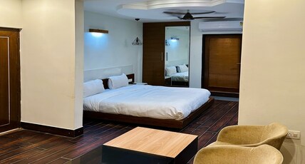 Hotel Himalaya@Harkipauri Road Room Type - Luxury AC Room With Sofa